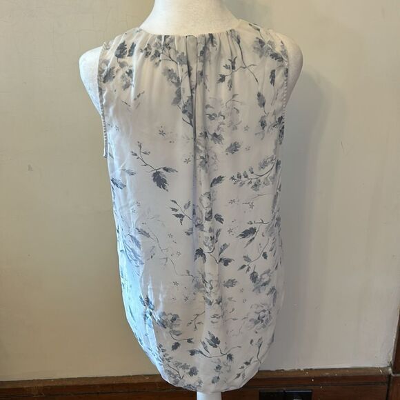 Violet + Claire blue/gray white floral sleeveless blouse Size M EUC - Picture 7 of 11